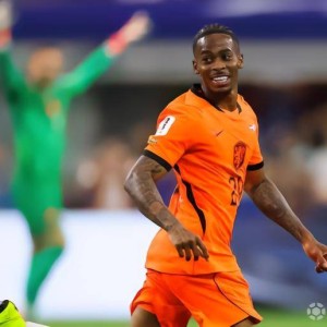 世界杯2连斩！24岁前锋火了 曼联球迷请愿：砸锅卖铁也要签他