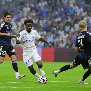 法甲揭幕战：马赛4-0横扫斯特拉斯堡，迎开门红，霍伊别尔凌空斩