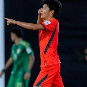 8.29日：16岁泰山中场启程法甲试训！夏季连战阿森纳河床梯队，球商高但对抗弱